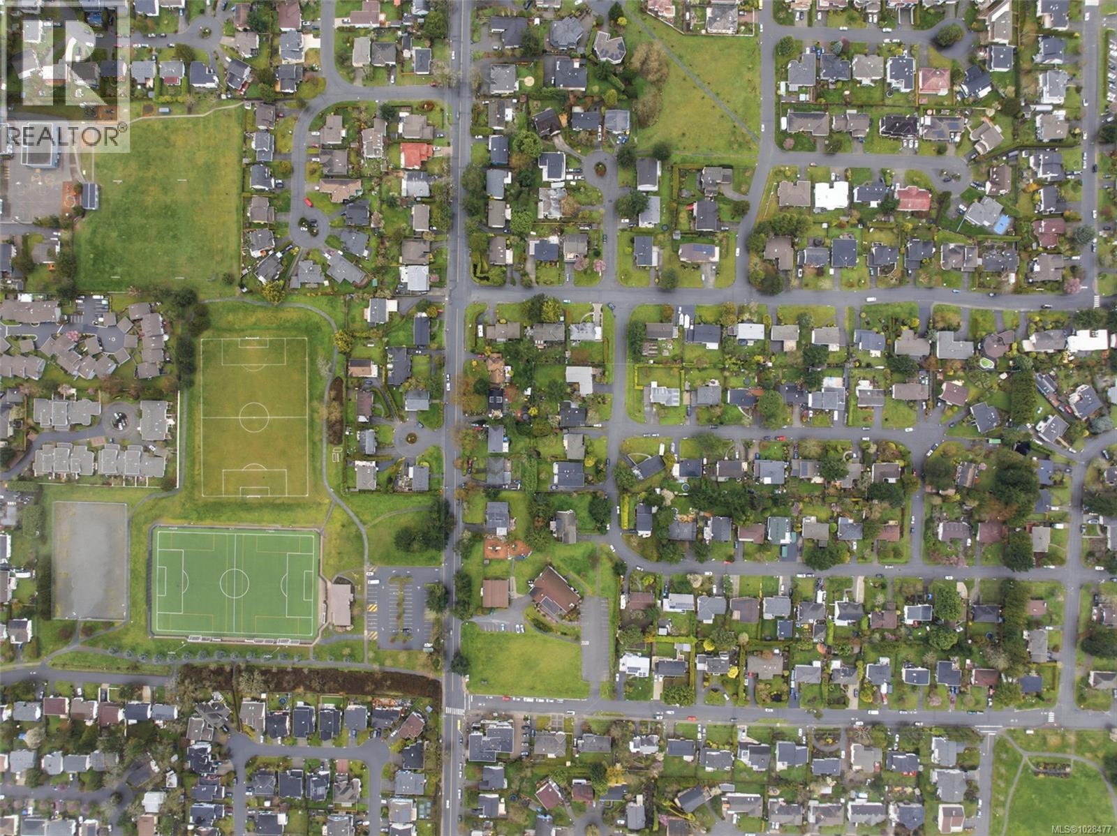 1787 PENSHURST RD - 40