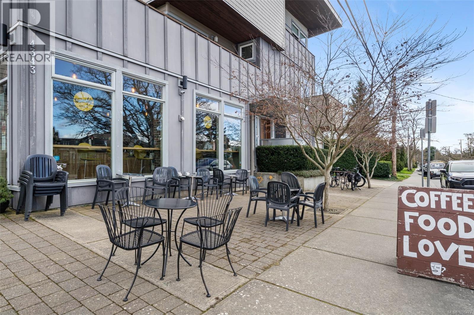 1787 PENSHURST RD - 42