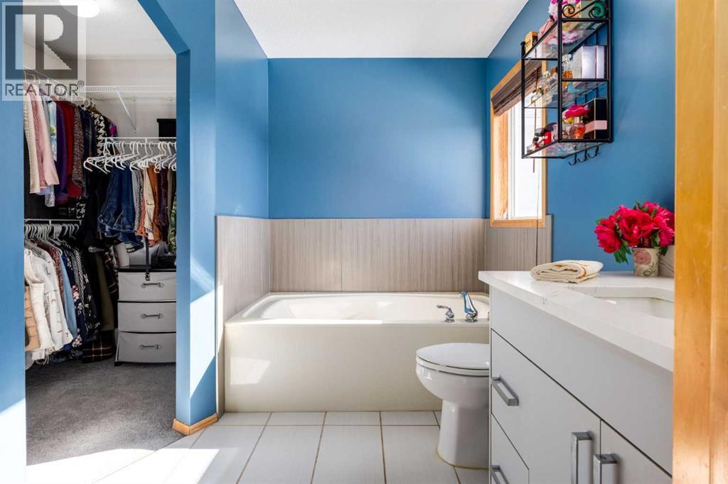 Single Family House for Sale in  Tuscany Vista Point NW Tuscany Calgary 