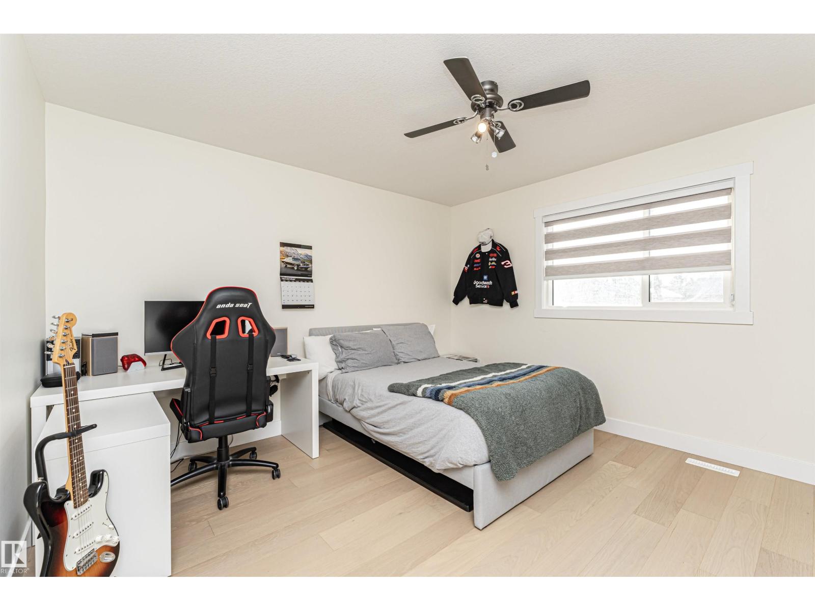 #2 11569 UNIVERSITY AV NW - 20