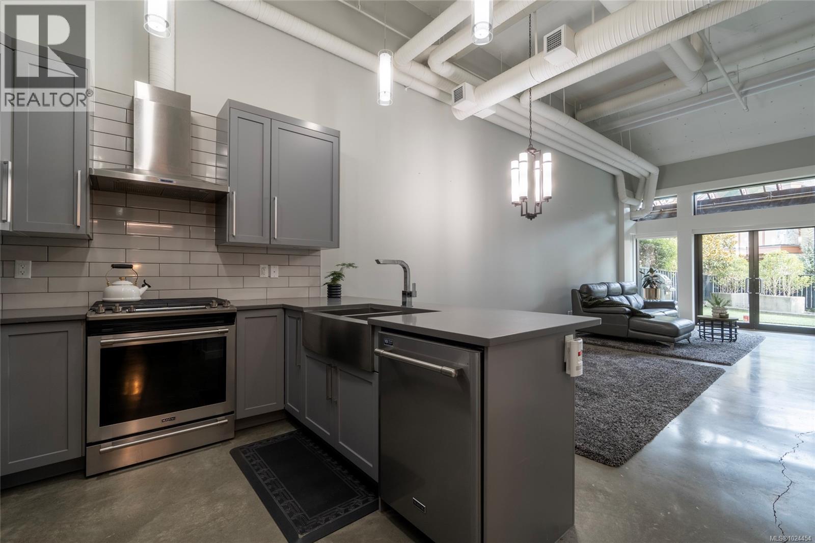 108 2049 Country Club Way, Langford