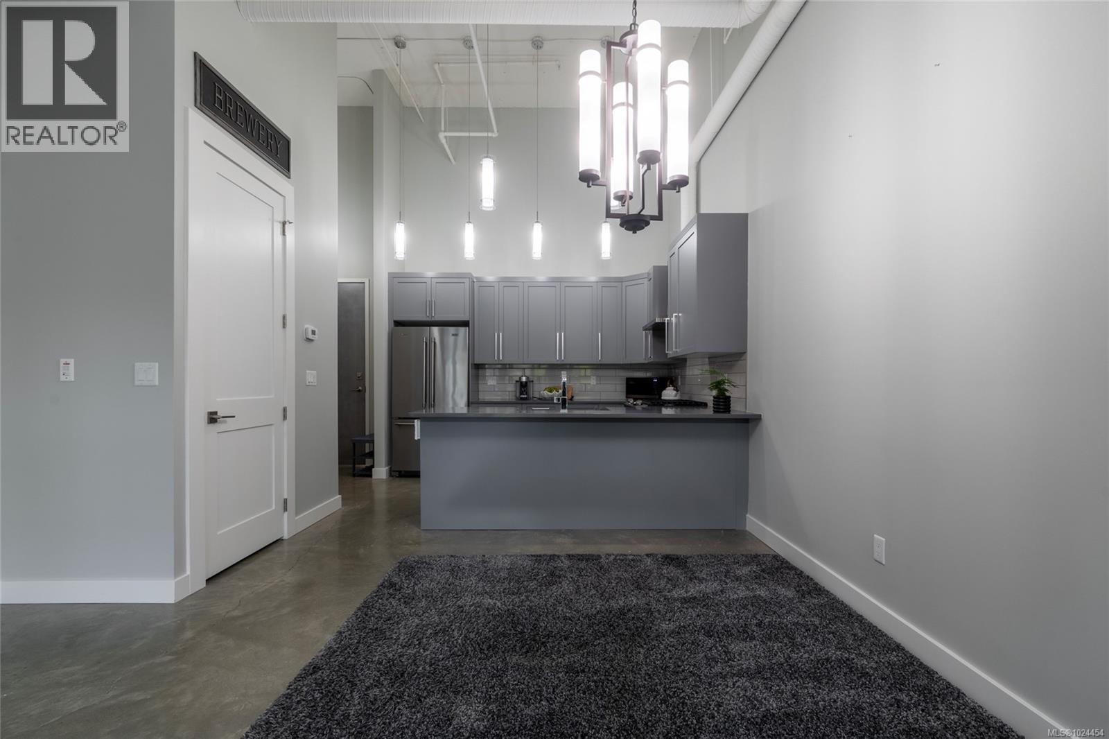 108 2049 Country Club Way, Langford