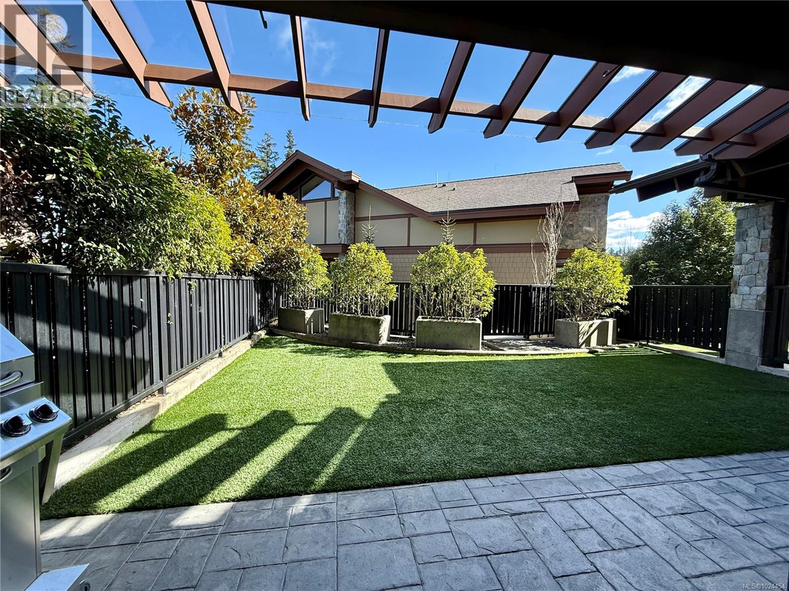 108 2049 Country Club Way, Langford