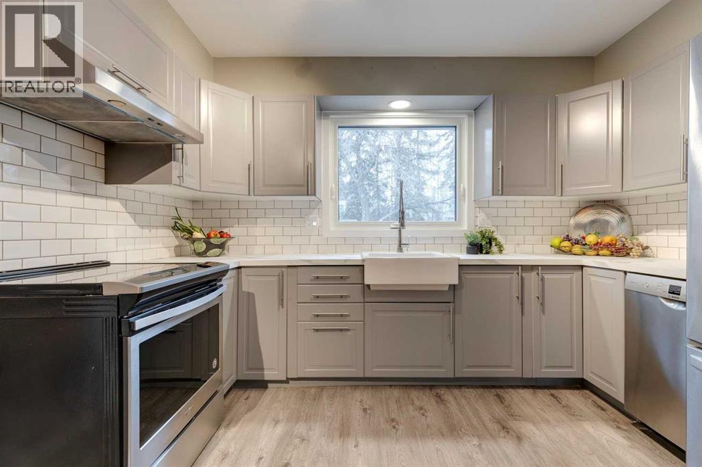 Single Family House for Sale in  Varmoor Road NW Varsity Calgary 