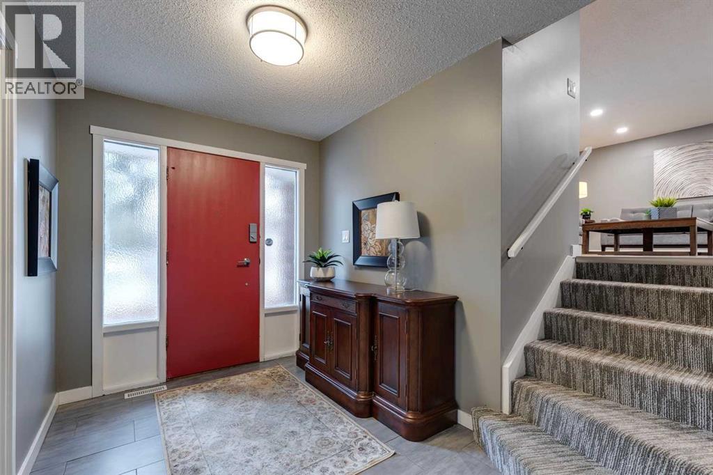 Single Family House for Sale in  Varmoor Road NW Varsity Calgary 