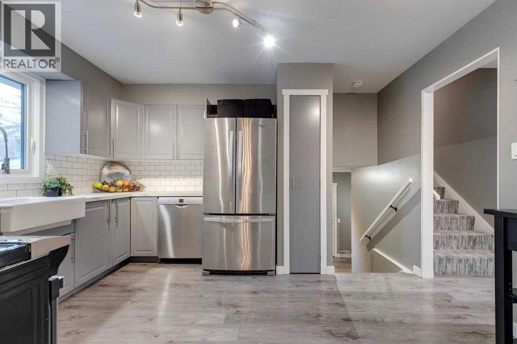 Single Family House for Sale in  Varmoor Road NW Varsity Calgary 