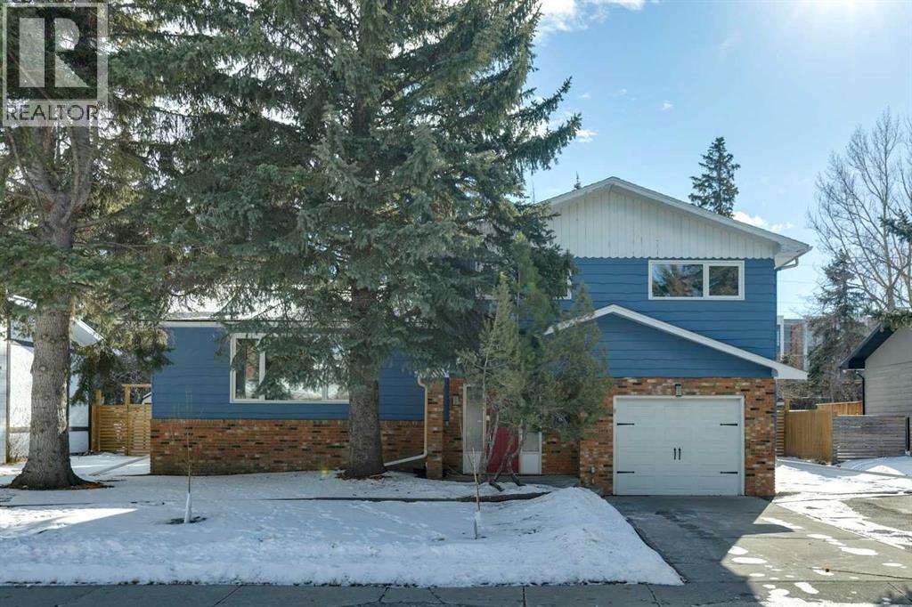 Single Family House for Sale in  Varmoor Road NW Varsity Calgary 