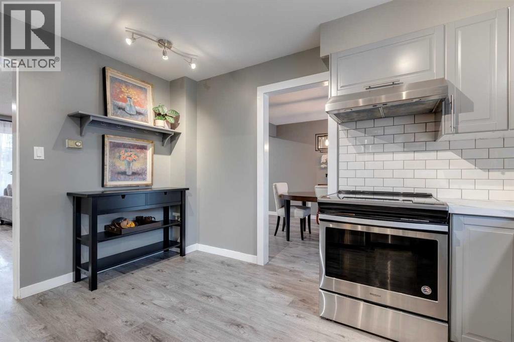 Single Family House for Sale in  Varmoor Road NW Varsity Calgary 