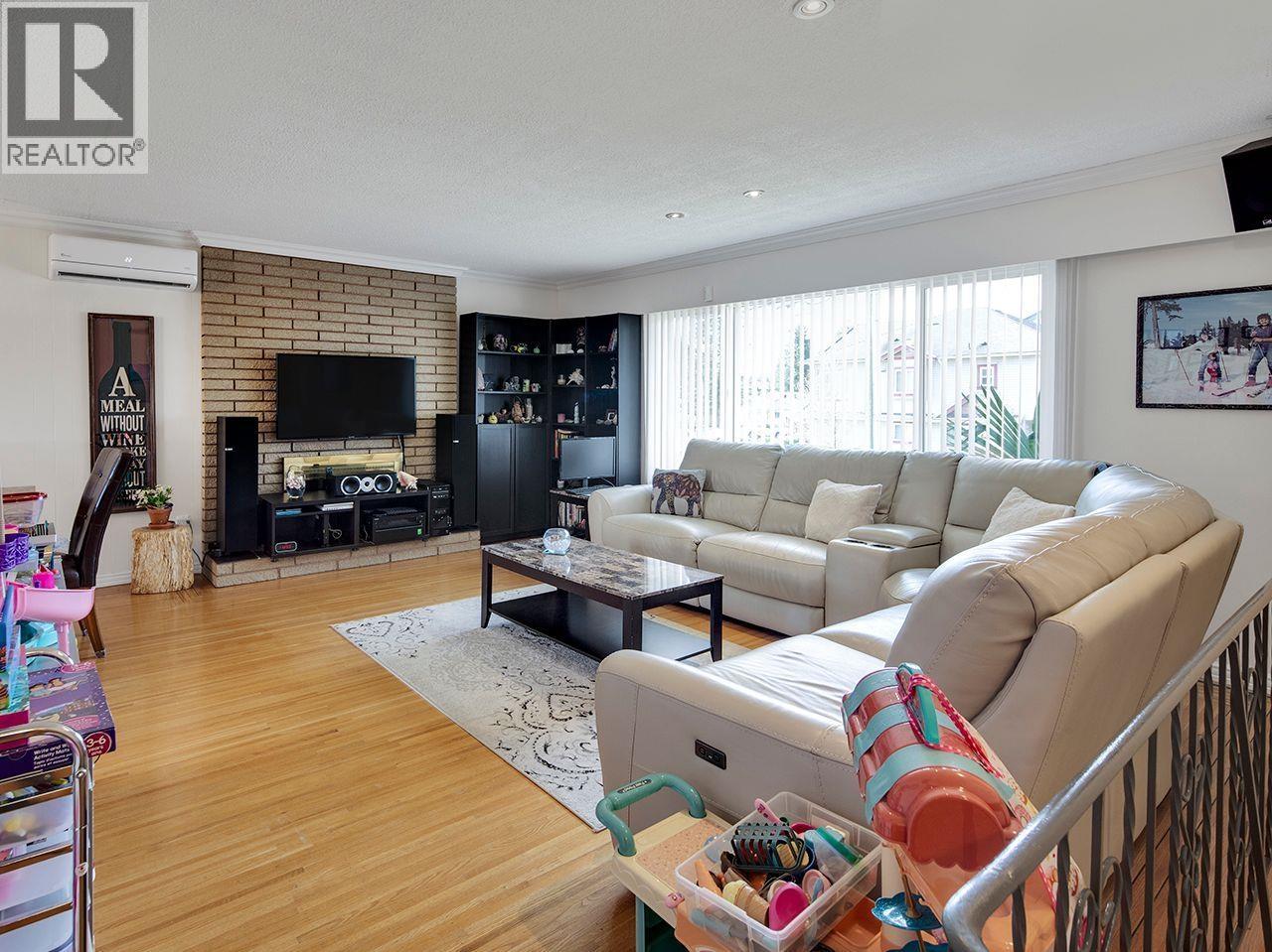 3436 WELLINGTON STREET, Port Coquitlam