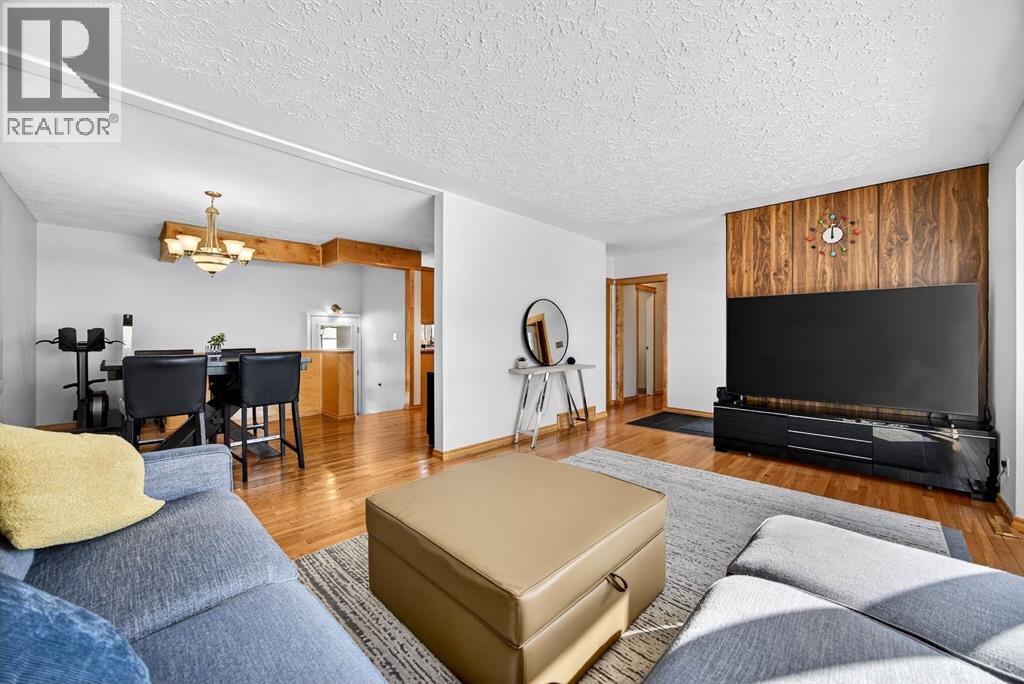 Single Family House Bungalow for Sale in  Windermere Road SW Wildwood Calgary 