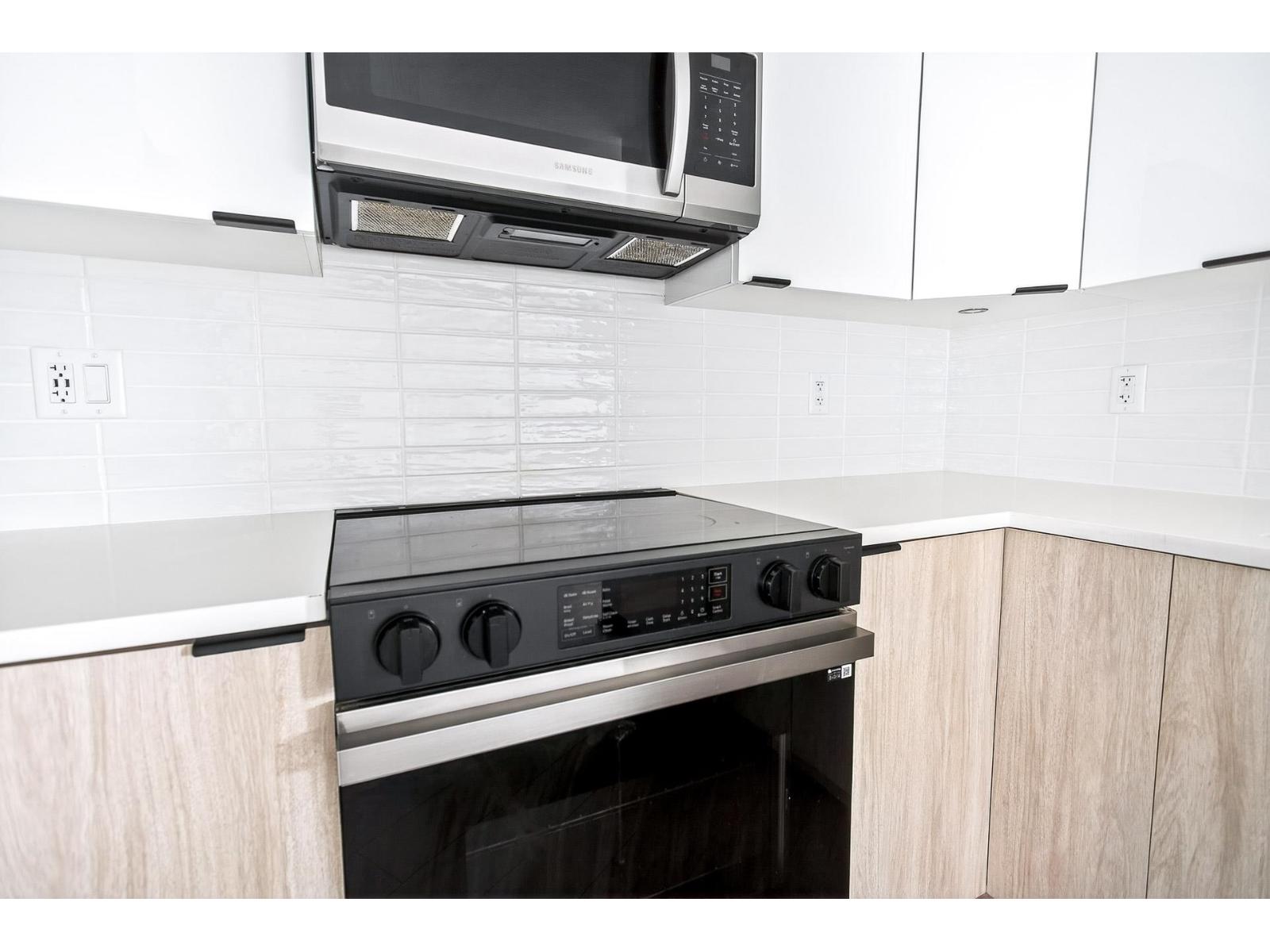 214 20061 FRASER HIGHWAY, Langley