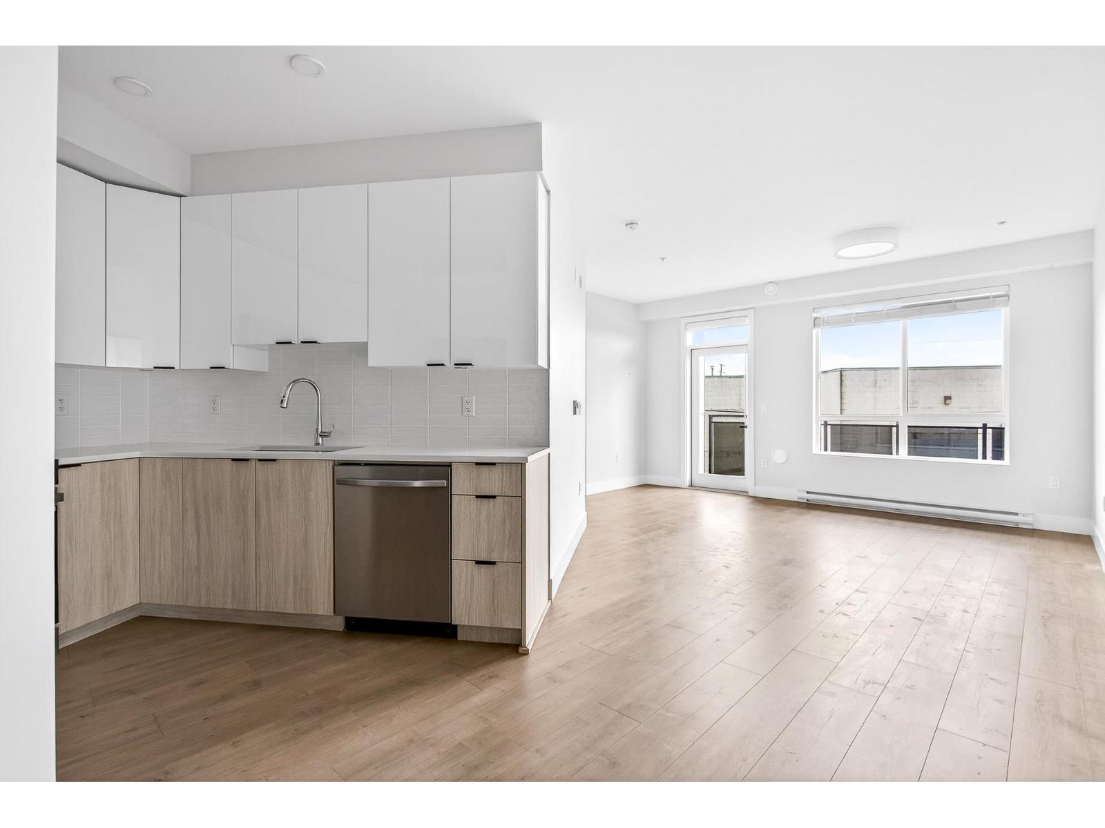 214 20061 FRASER HIGHWAY, Langley