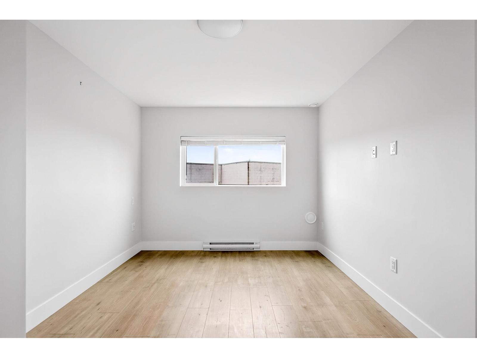 214 20061 FRASER HIGHWAY, Langley