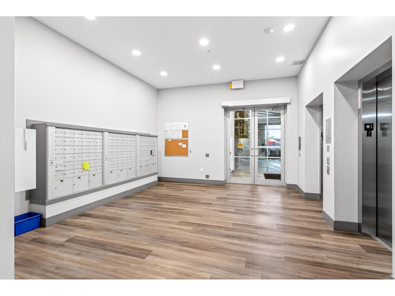 214 20061 FRASER HIGHWAY, Langley