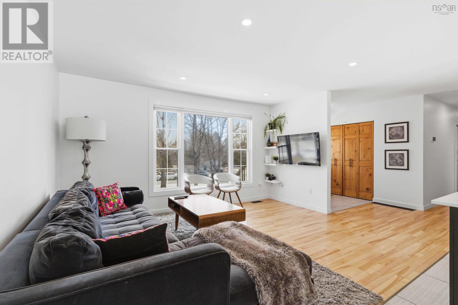 Property 11 of 45 of 18 Charleswood Drive