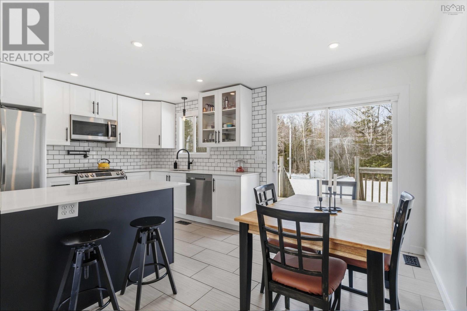 Property 21 of 45 of 18 Charleswood Drive