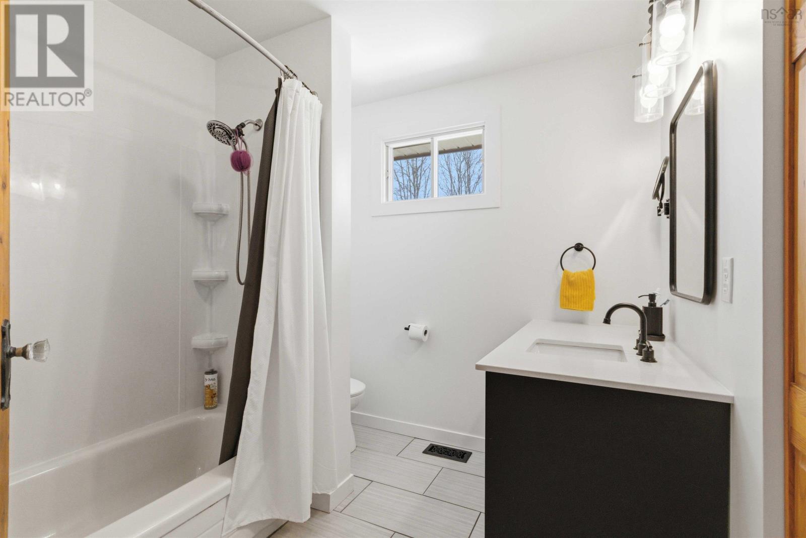 Property 23 of 45 of 18 Charleswood Drive