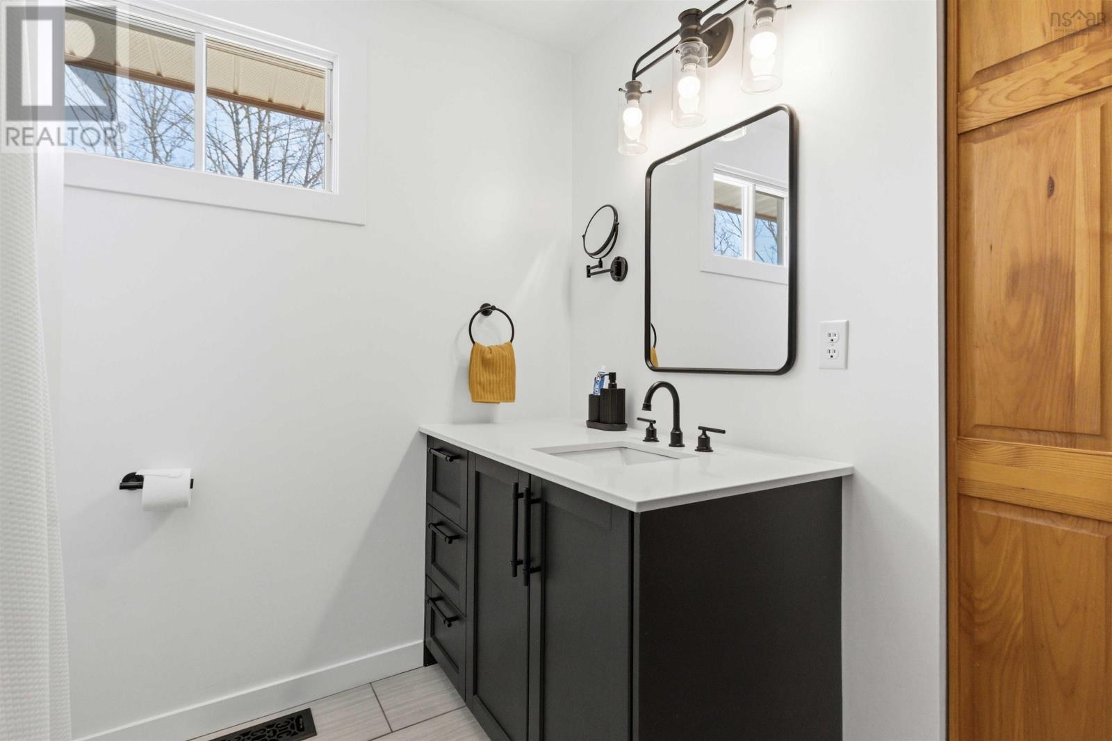 Property 24 of 45 of 18 Charleswood Drive