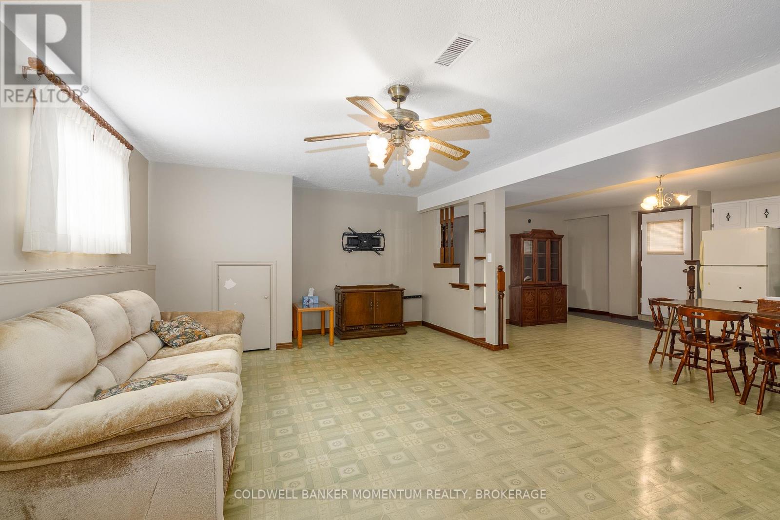 64 LARCHWOOD CIRCLE,Welland (N. Welland),,