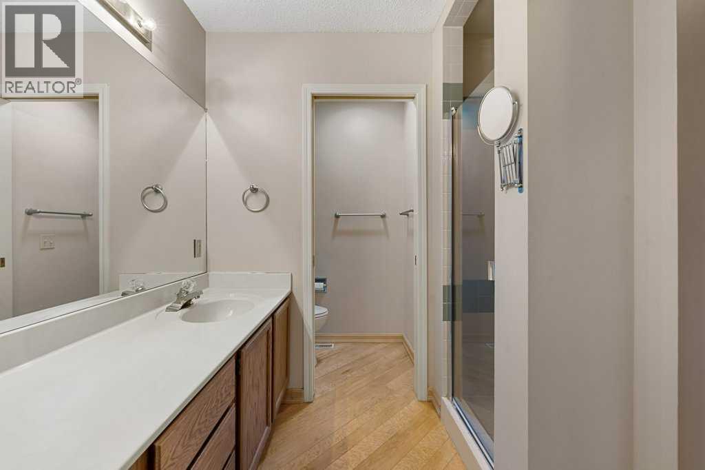 Single Family House for Sale in  Douglasbank Gardens SE Douglasdale/Glen Calgary 