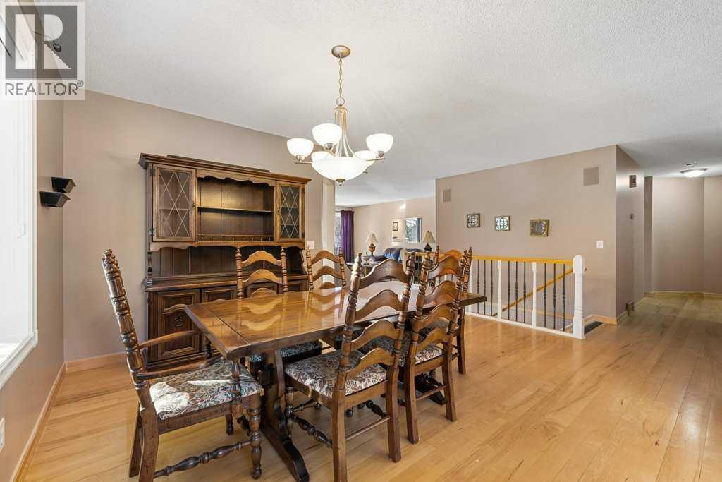 Single Family House for Sale in  Douglasbank Gardens SE Douglasdale/Glen Calgary 