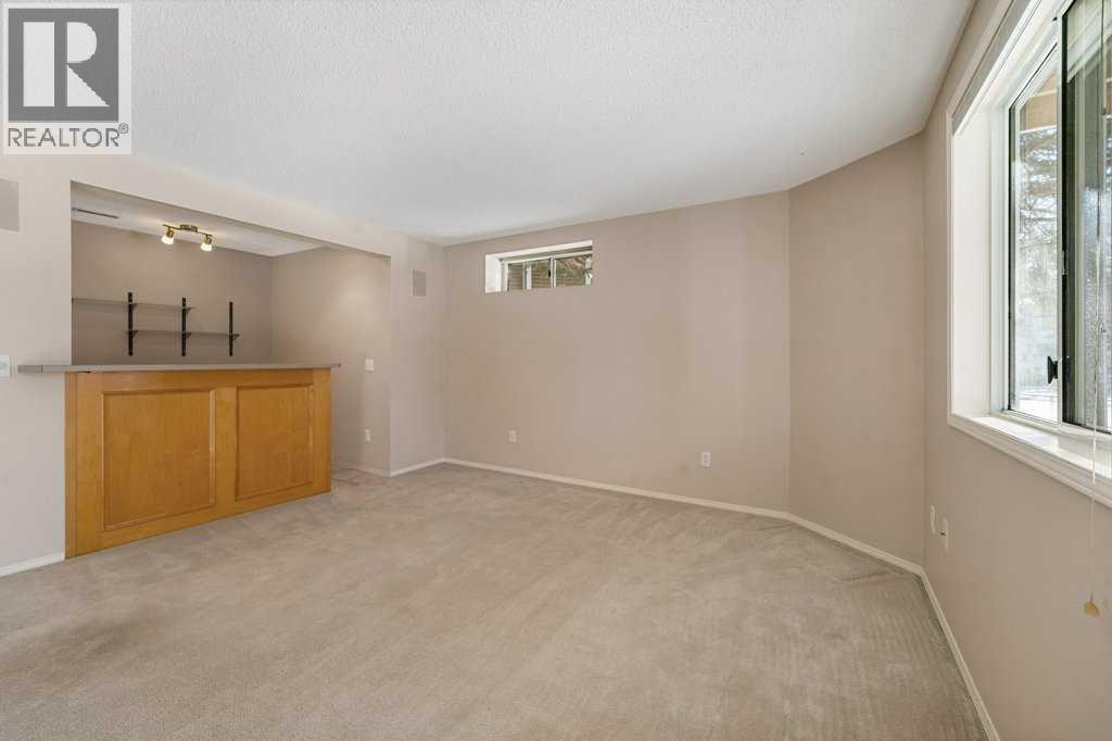 Single Family House for Sale in  Douglasbank Gardens SE Douglasdale/Glen Calgary 