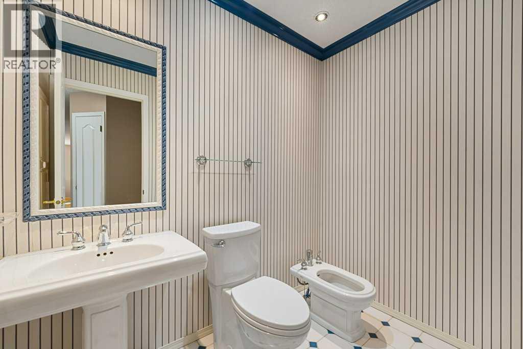 Single Family House for Sale in  Douglasbank Gardens SE Douglasdale/Glen Calgary 