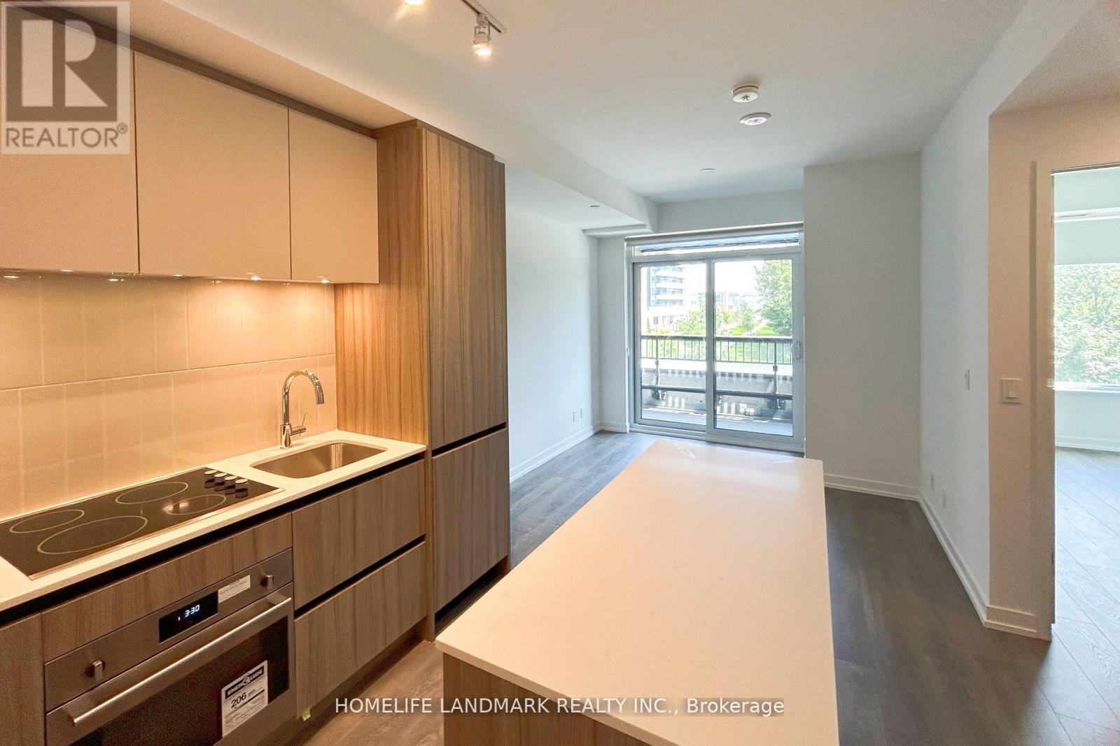 Listing photo of D-325 - 8 BEVERLEY GLEN BOULEVARD