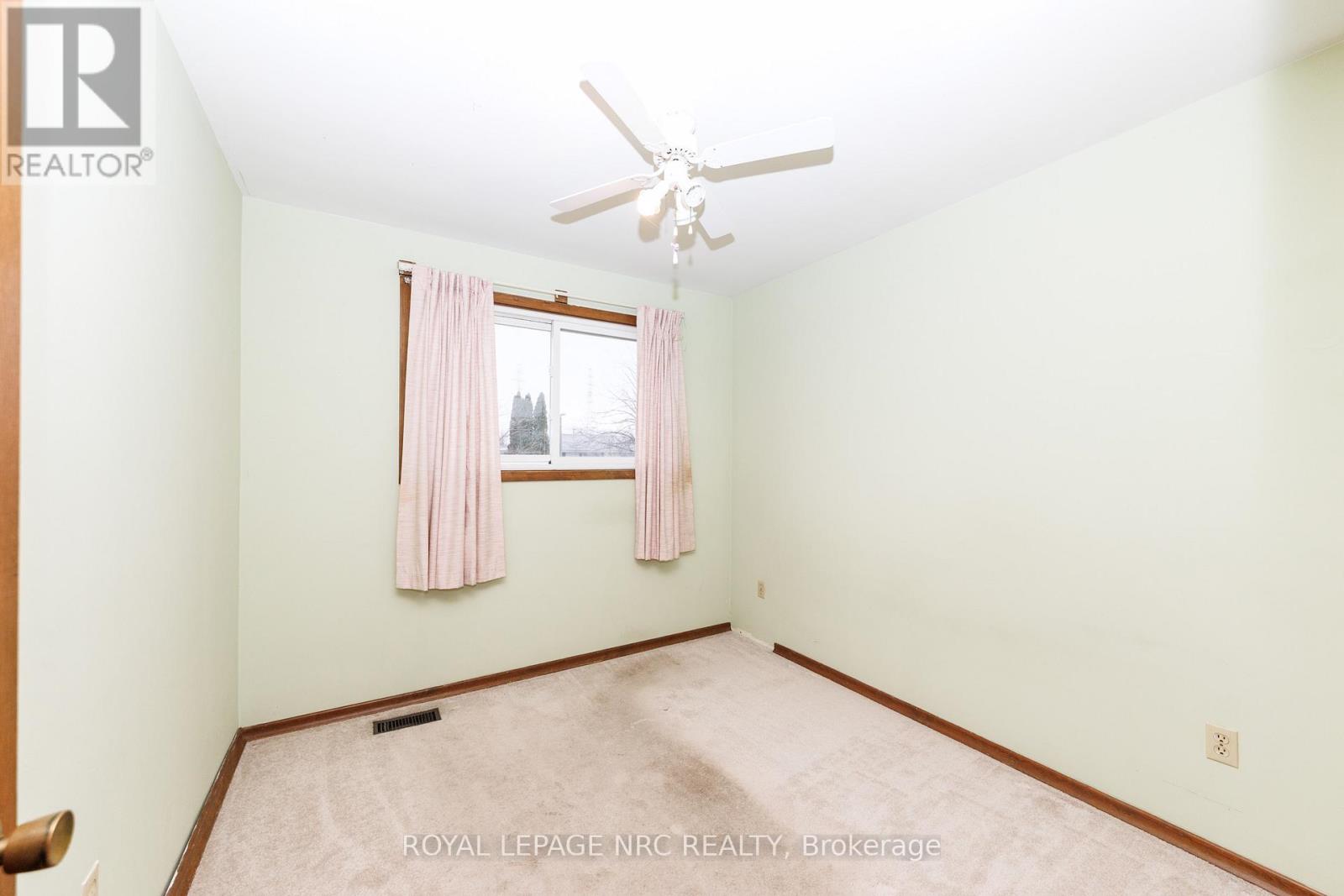 33 STRATHMORE CRESCENT - 25