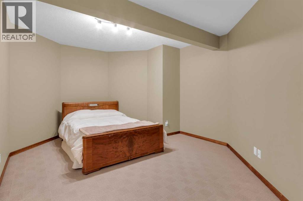 222 Ross Avenue, Cochrane