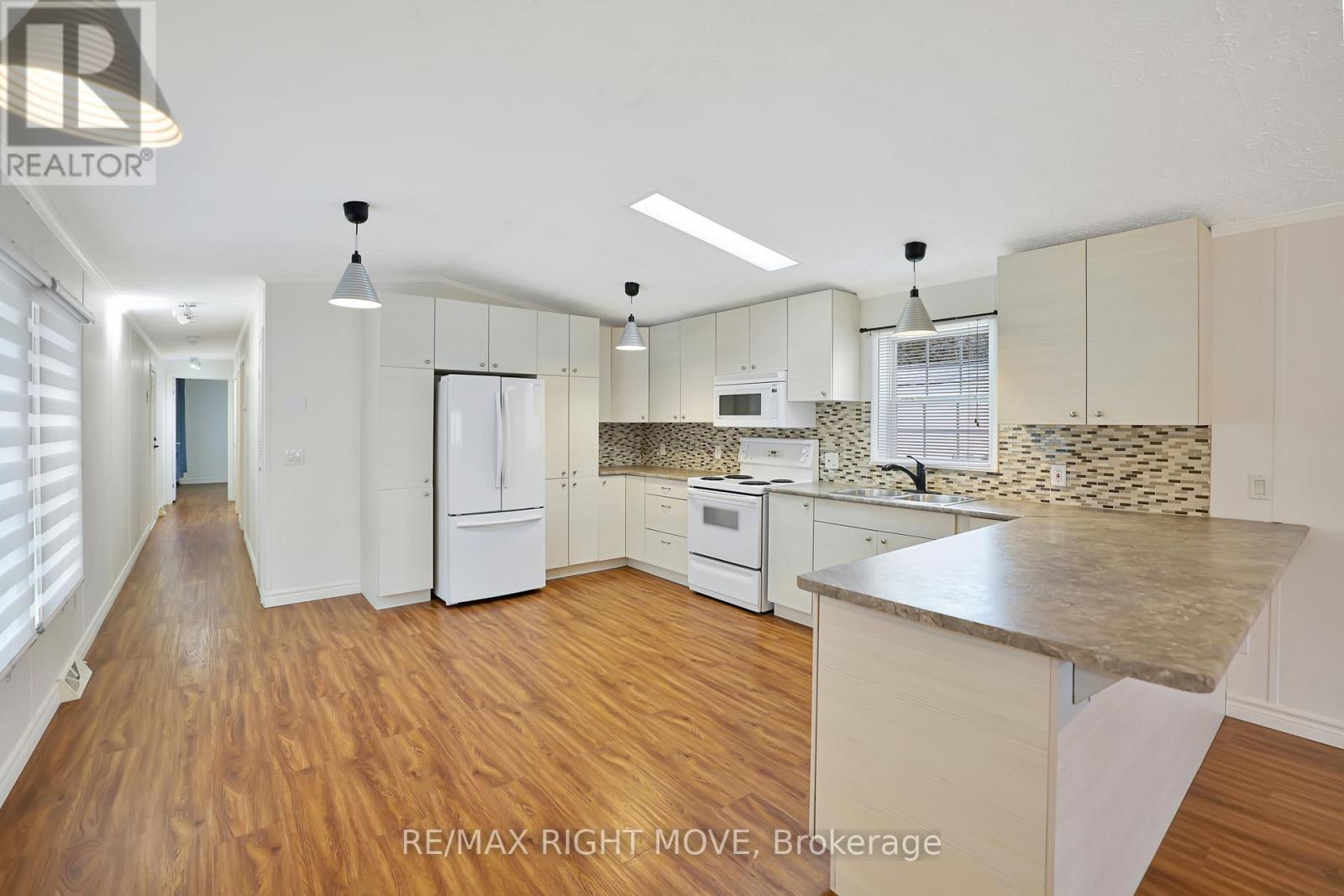 4041 ASH CRESCENT - 4