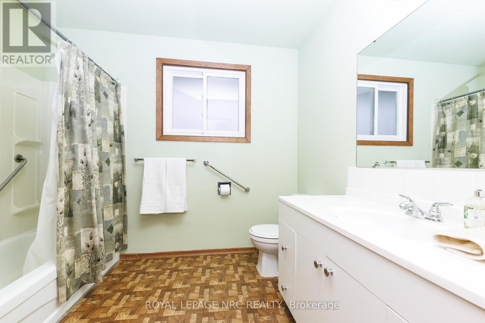 33 STRATHMORE CRESCENT - 20