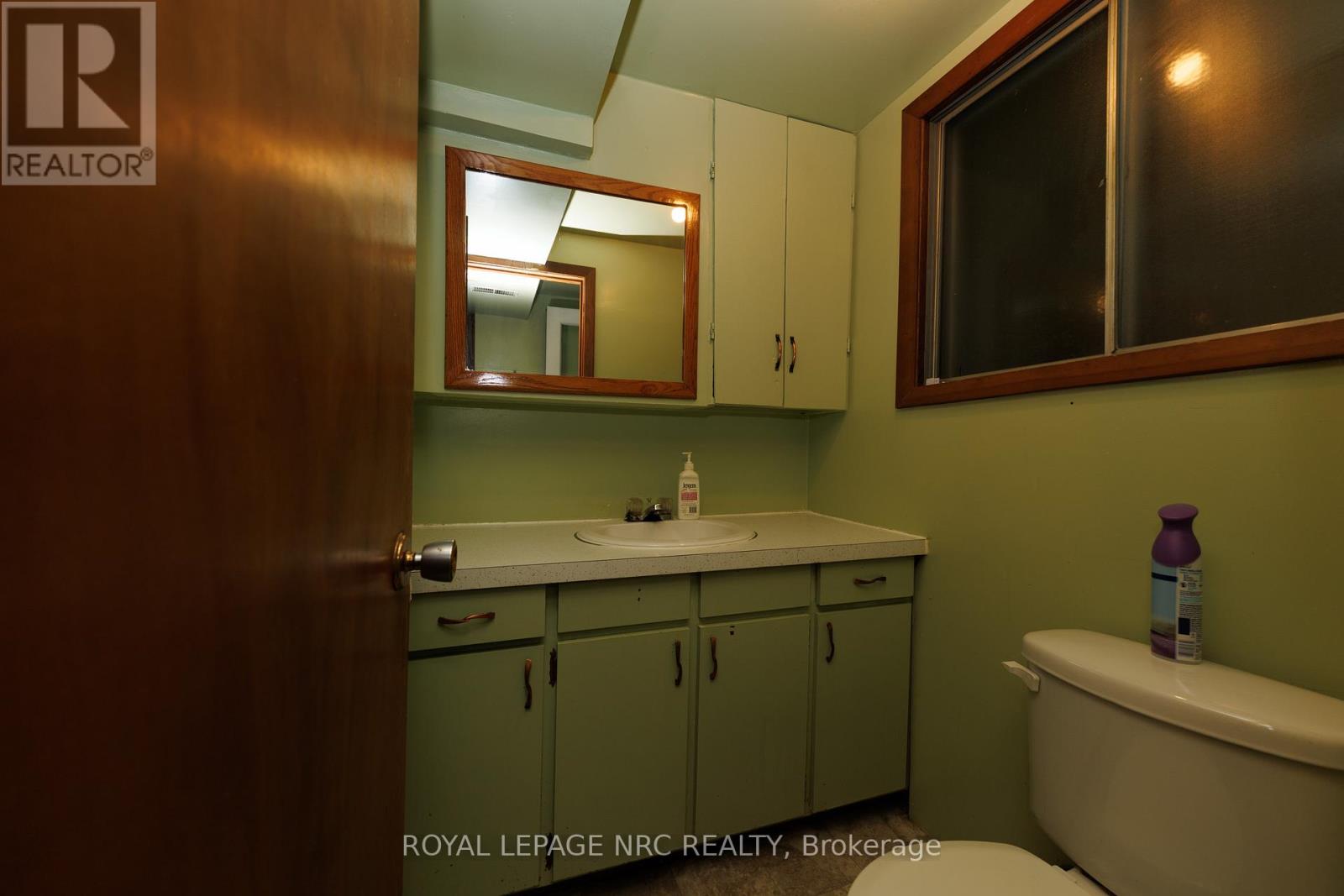33 STRATHMORE CRESCENT — photo 30
