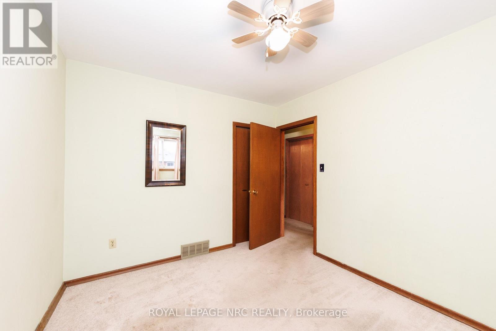 33 STRATHMORE CRESCENT — photo 23