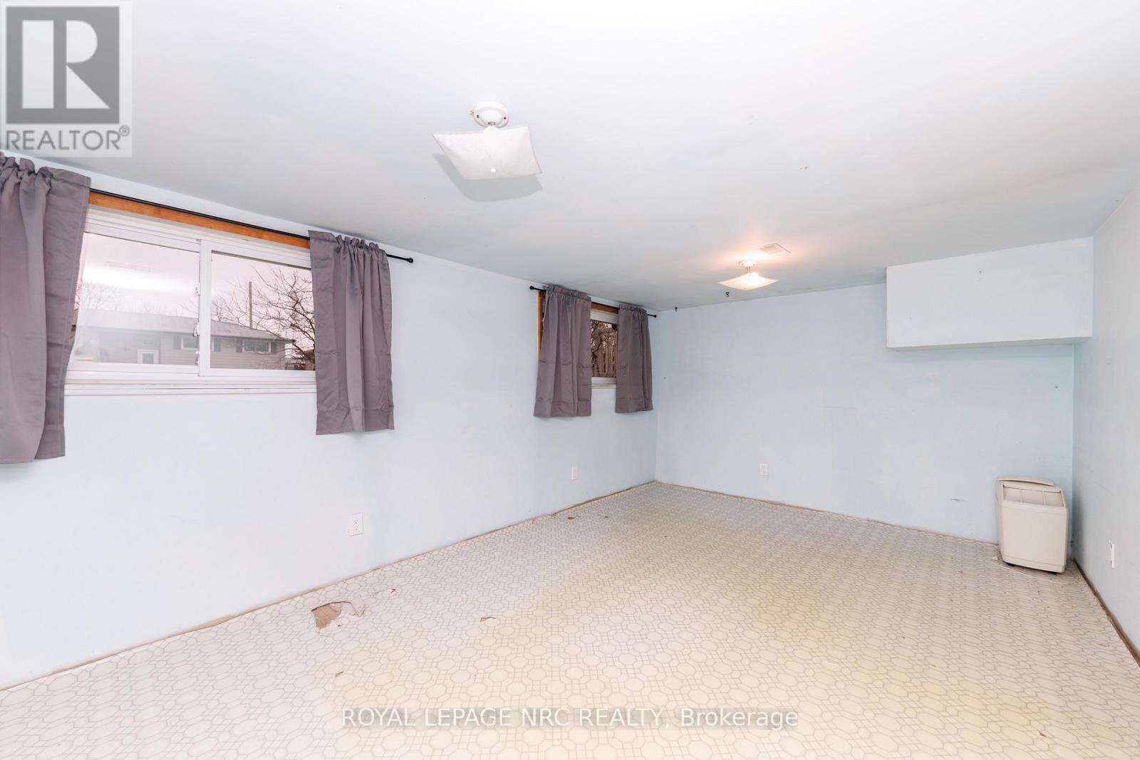 33 STRATHMORE CRESCENT - 35