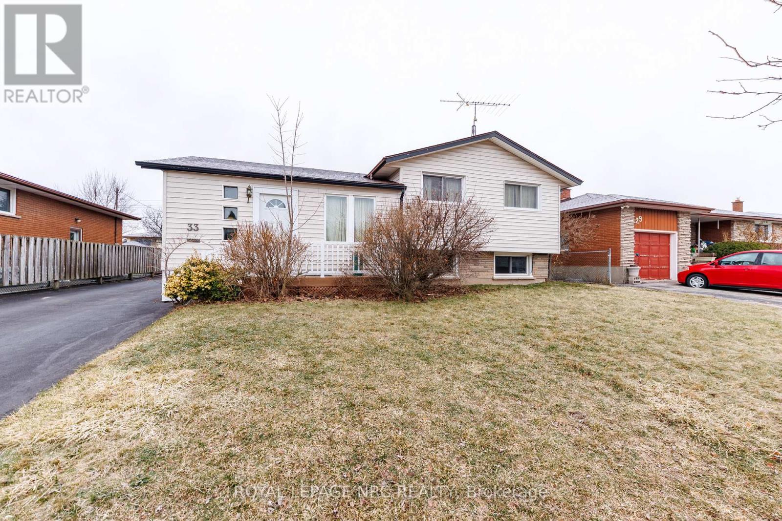 33 STRATHMORE CRESCENT — photo 39