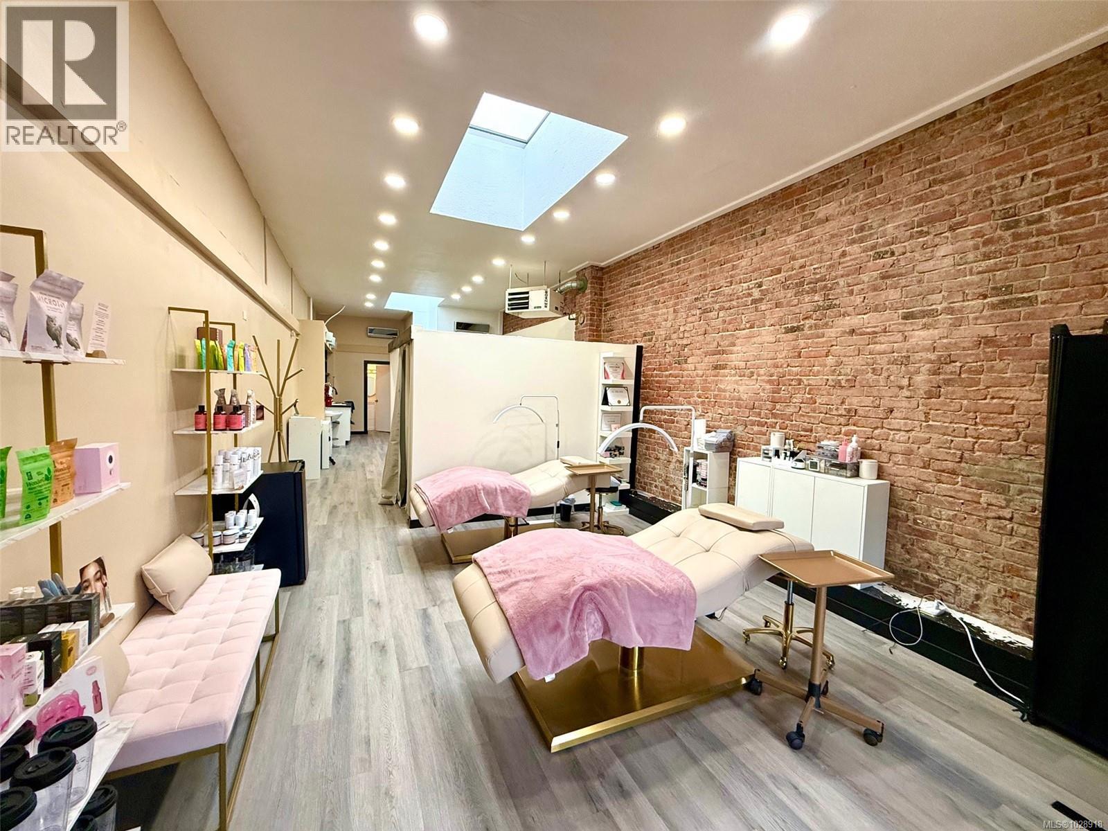 1009 Blanshard St, Victoria