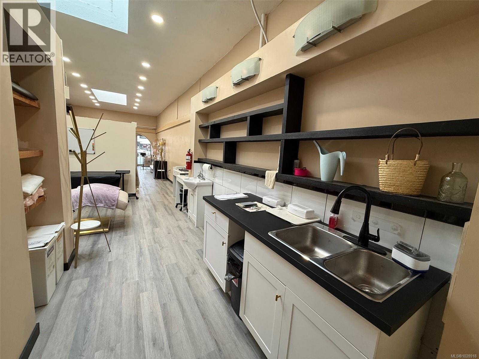 1009 Blanshard St, Victoria