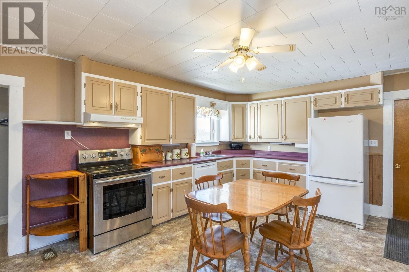 Property 9 of 38 of 7966 Highway 10