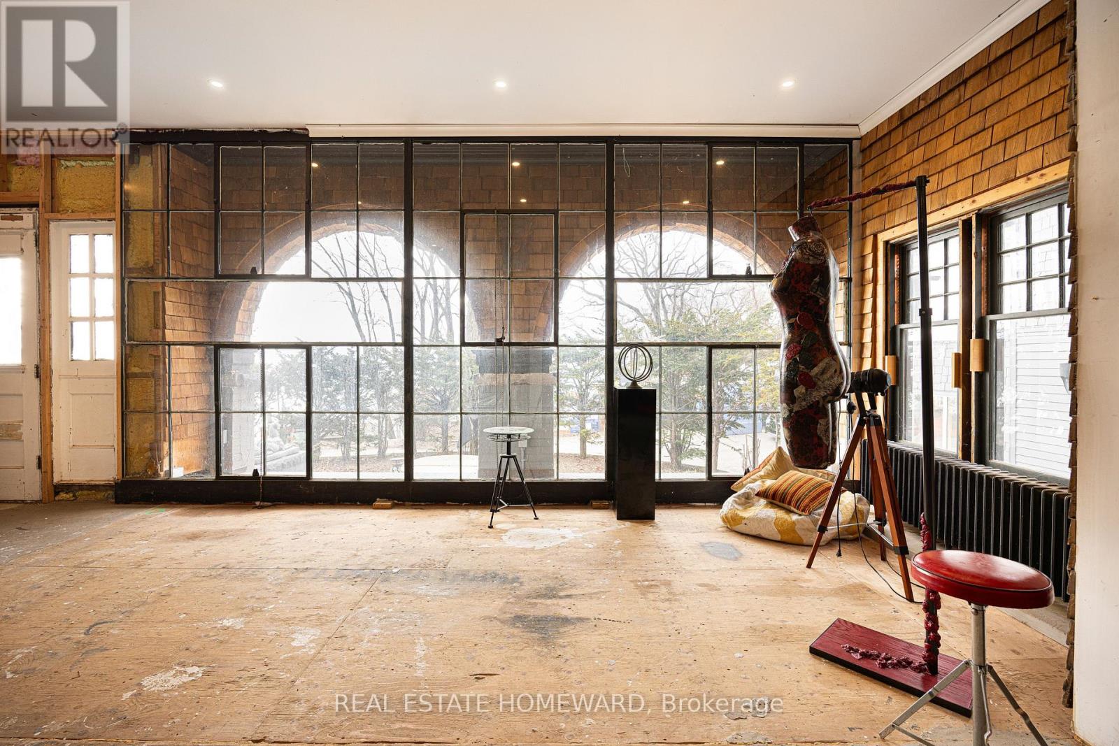 Listing photo of 3025 QUEEN STREET E