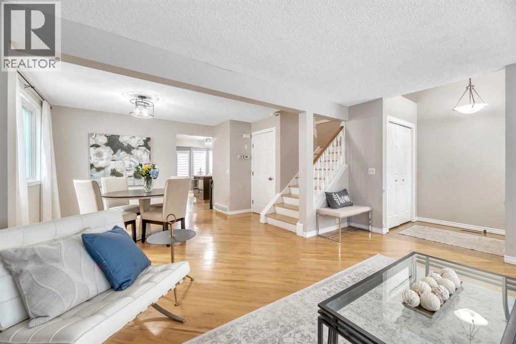 Single Family House for Sale in  Scenic Glen Place NW Scenic Acres Calgary 