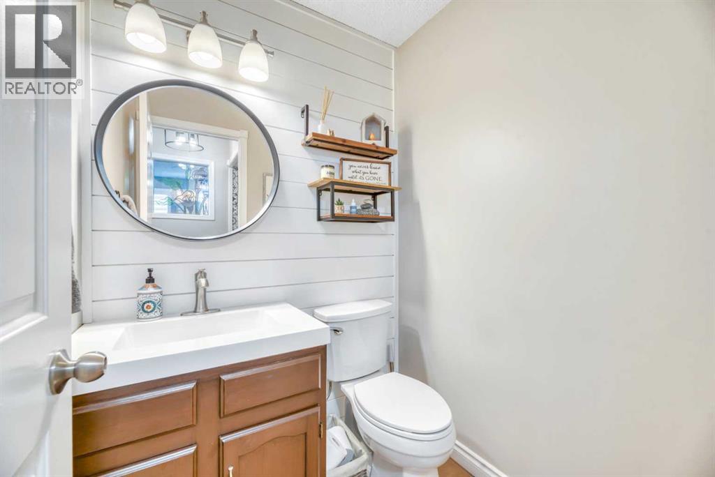 Single Family House for Sale in  Scenic Glen Place NW Scenic Acres Calgary 