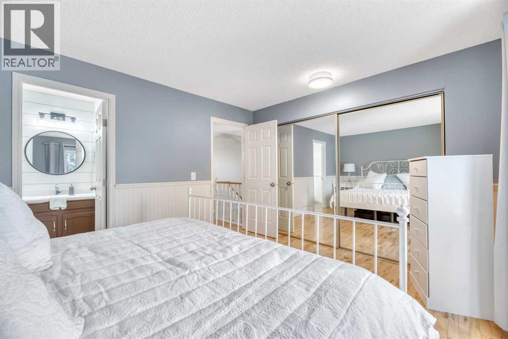 Single Family House for Sale in  Scenic Glen Place NW Scenic Acres Calgary 