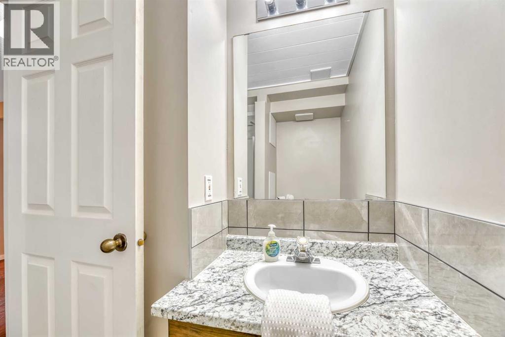 Single Family House for Sale in  Scenic Glen Place NW Scenic Acres Calgary 