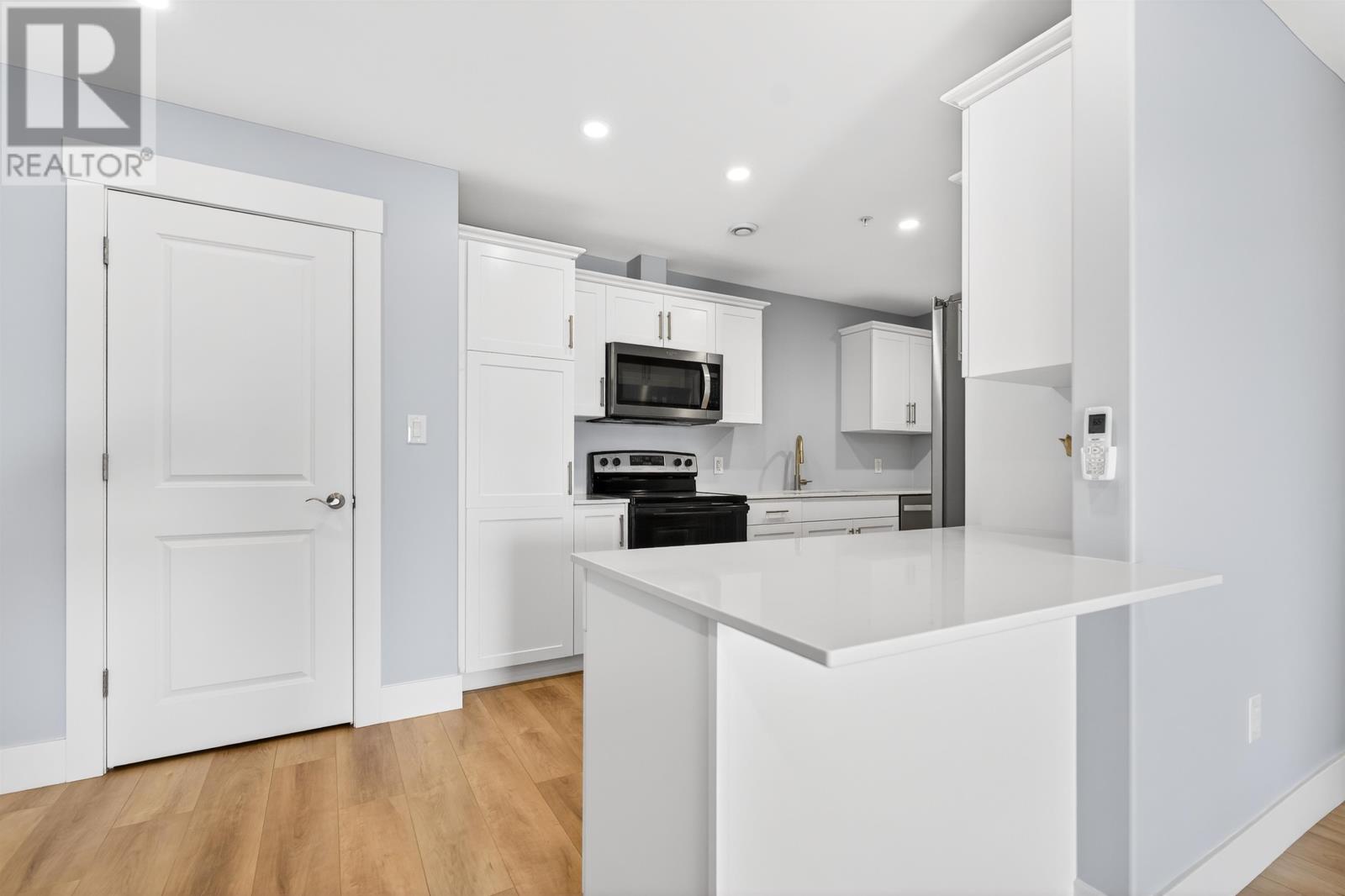 ##307 24 GILBERT DRIVE - 10