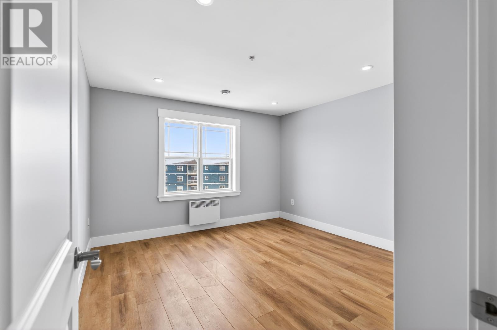 ##307 24 GILBERT DRIVE - 15