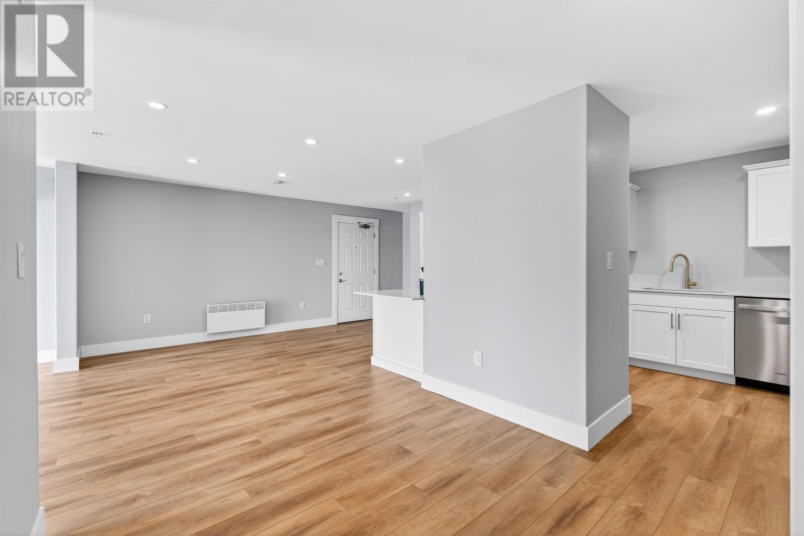 ##307 24 GILBERT DRIVE - 18