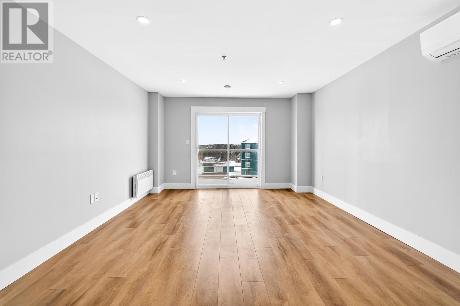 ##307 24 GILBERT DRIVE - 4