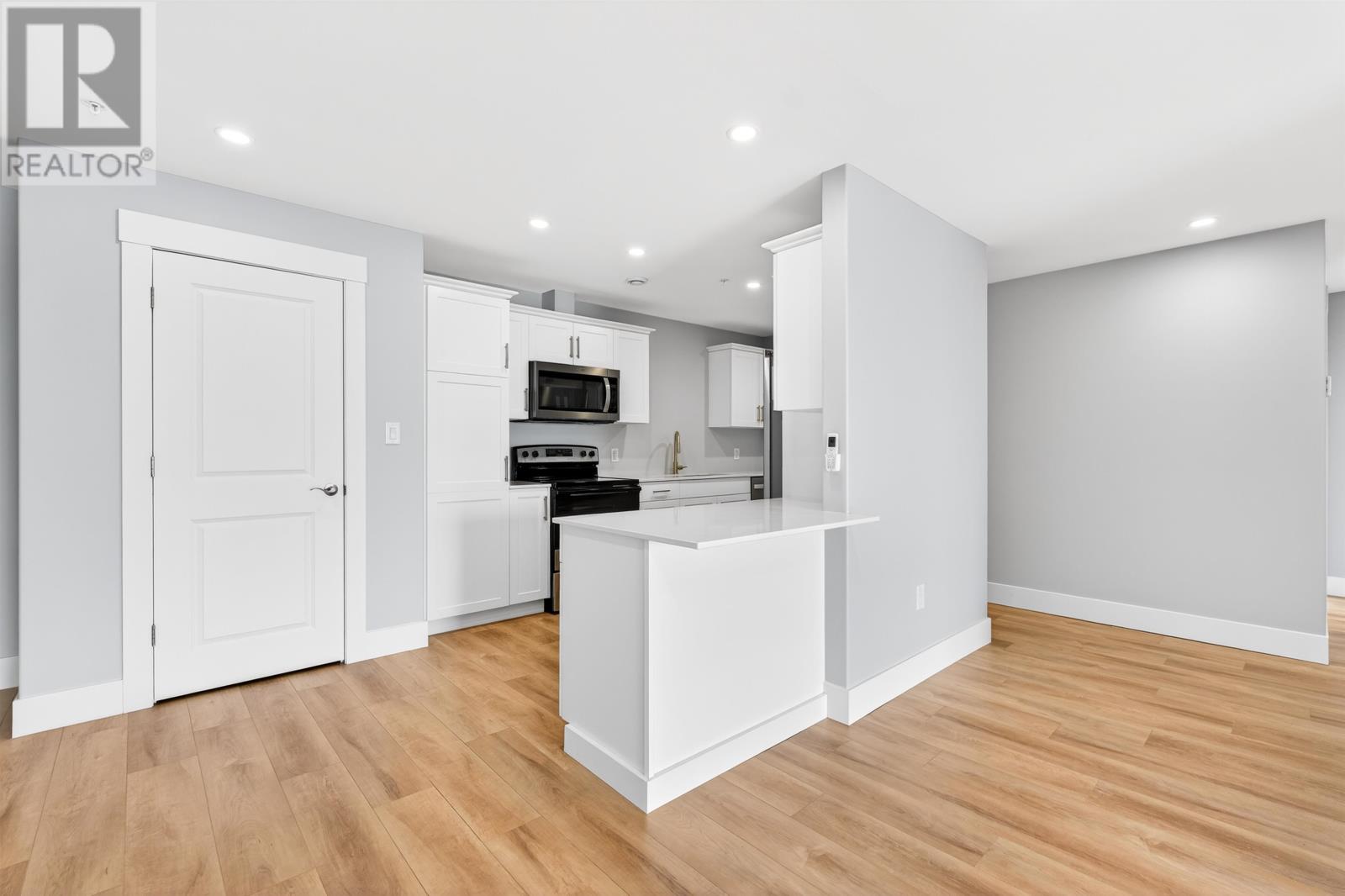 ##307 24 GILBERT DRIVE - 8