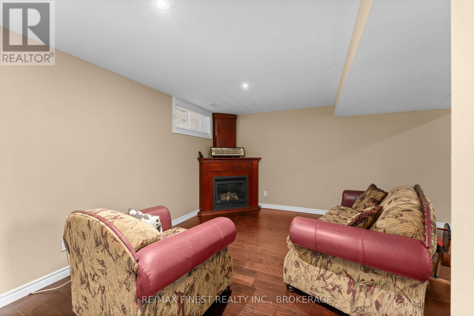 75 BARKER DRIVE - 29